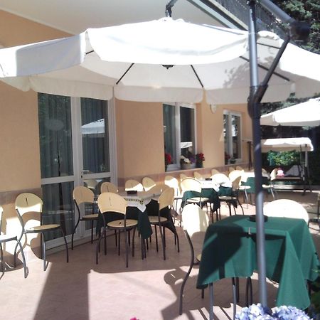 Hotel Trinidad Rimini Exterior foto