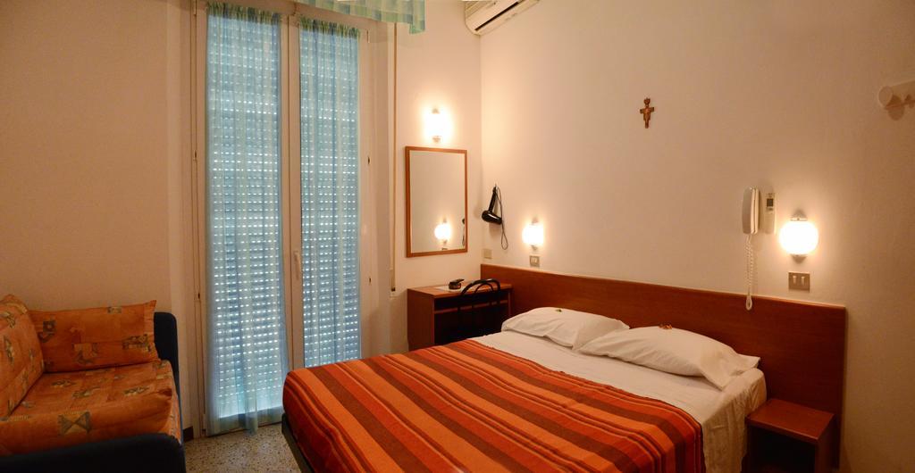 Hotel Trinidad Rimini Exterior foto